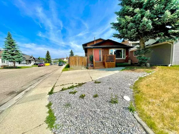 Calgary, AB T3J 2S9,32 Martingrove Mews NE