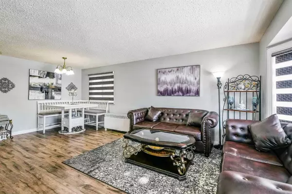 Calgary, AB T3J 2S9,32 Martingrove Mews NE