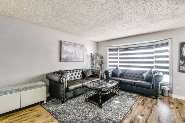 Calgary, AB T3J 2S9,32 Martingrove Mews NE