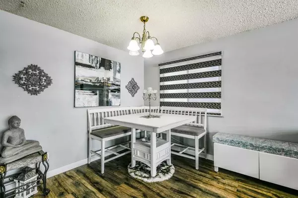 Calgary, AB T3J 2S9,32 Martingrove Mews NE