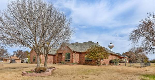 1321 Kiowa Drive E, Lake Kiowa, TX 76240