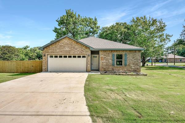 203 E Locust Street, Collinsville, TX 76233