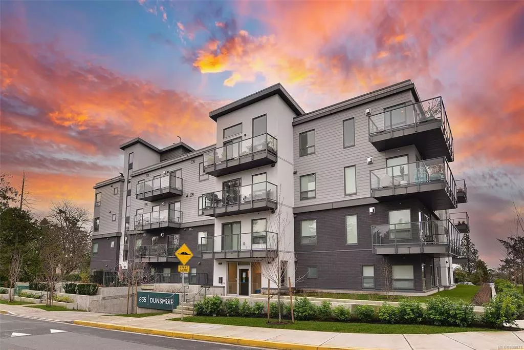 Esquimalt, BC V9A 5B8,835 Dunsmuir Rd #304