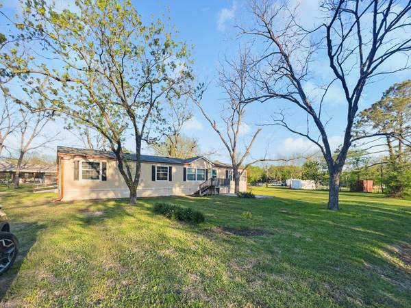 444 Navajo Drive, Gordonville, TX 76245