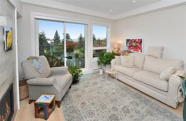 Esquimalt, BC V9A 5B8,835 Dunsmuir Rd #304