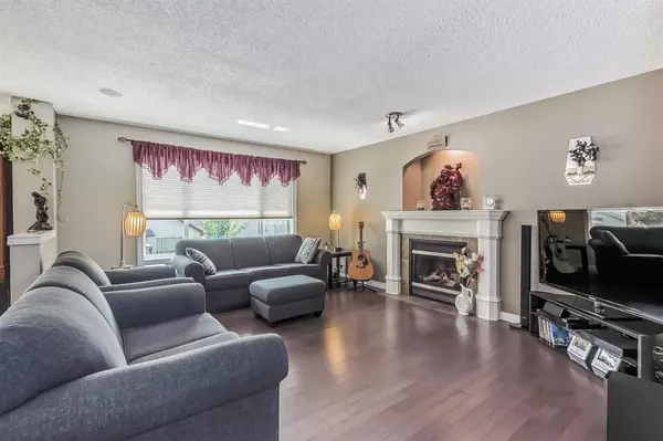 Chestermere, AB T1X 1K4,297 WEST LAKEVIEW Close