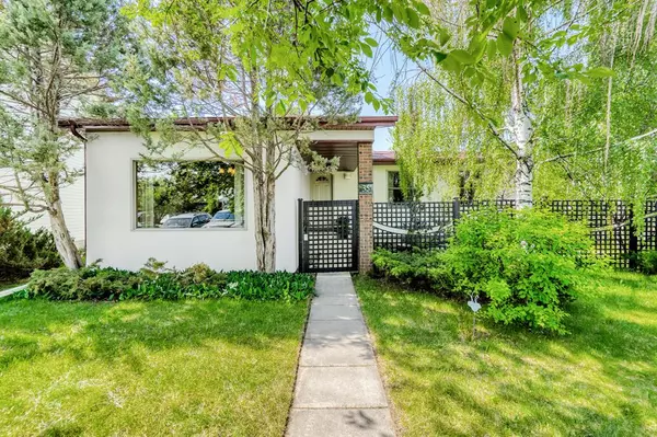 Calgary, AB T2J6K7,35 Deerfield PL SE