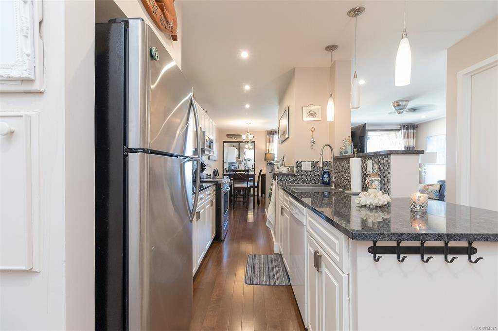 Victoria, BC V8R 6R6,1745 Leighton Rd #603
