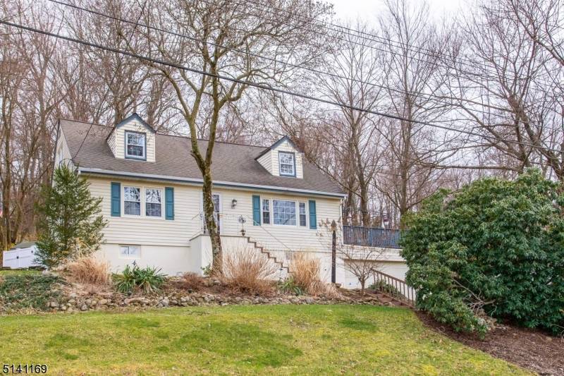 22 Wenonah Ave, Oakland Boro, NJ 07436