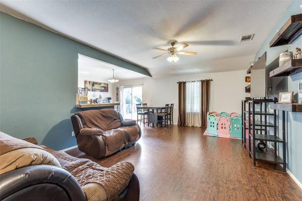 3153 Ronay Drive, Forest Hill, TX 76140