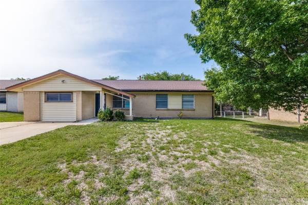 702 Phillips Drive, Ennis, TX 75119