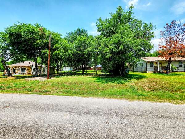 201 E Lloyd Street, Krum, TX 76249