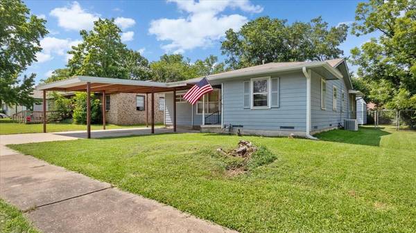 108 Leslie Street, Bonham, TX 75418