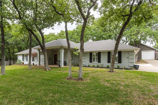 108 Westlake Woods Drive, Azle, TX 76020