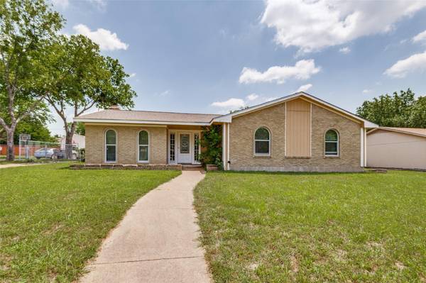 106 N Valley Street, Red Oak, TX 75154