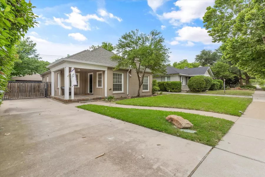 3244 Rogers Avenue, Fort Worth, TX 76109