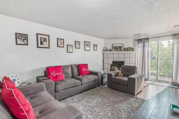 Calgary, AB T3C1T8,1631 38 ST SW