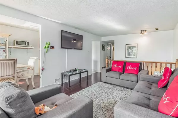 Calgary, AB T3C1T8,1631 38 ST SW