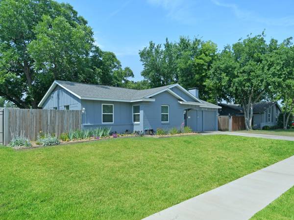 2814 Mark Twain Drive, Farmers Branch, TX 75234