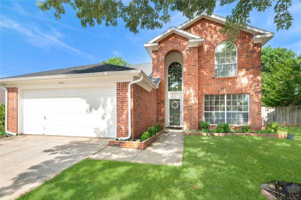 747 Cedar Leaf Circle, Lake Dallas, TX 75065