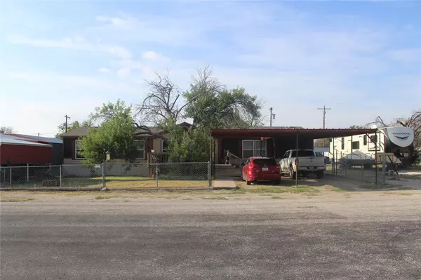 302 7th Street E,  Iraan,  TX 79744