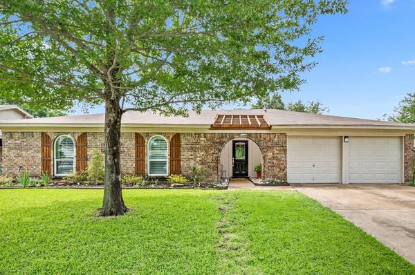 7536 Field Stone Drive, North Richland Hills, TX 76180