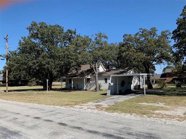 301 Grand, Montague, TX 76251