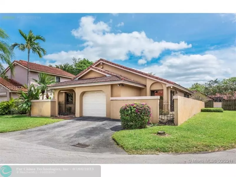 17531 NW 62nd Pl, Hialeah, FL 33015