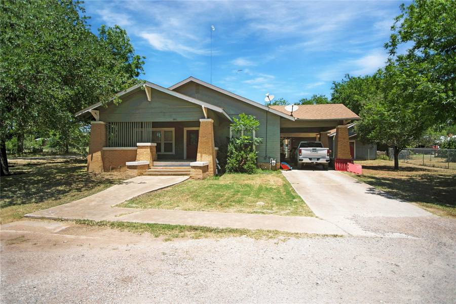 203 E Bennett Street, Strawn, TX 76475