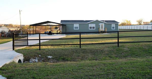 386 Latham Lane, New Fairview, TX 76078