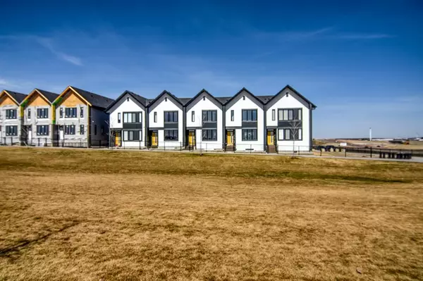 Airdrie, AB T4B 5J3,185 South Point Greenway SW