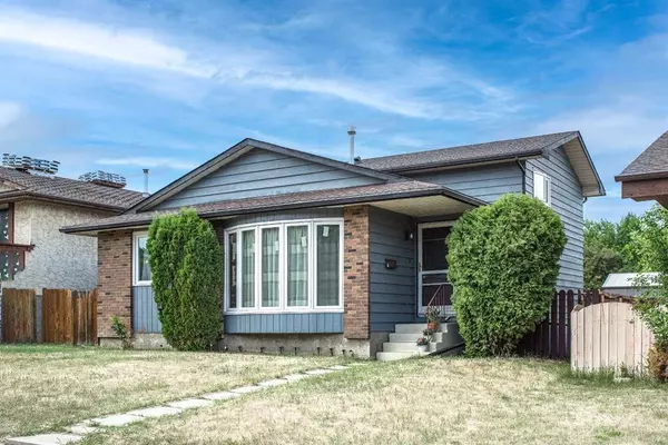 Calgary, AB T3K 2A9,196 Bermuda DR NW