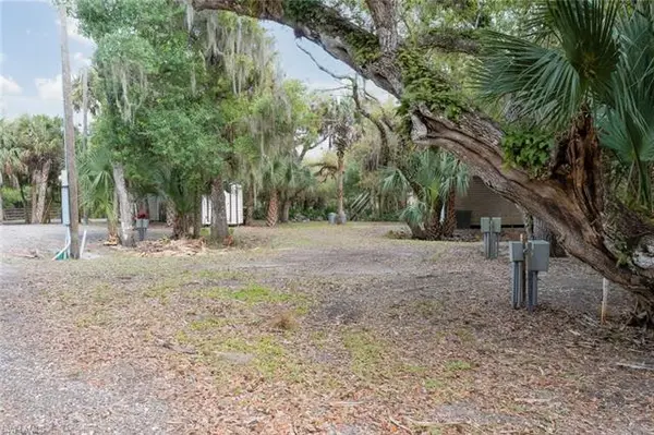 1207 Chaparral AVE, Palmdale, FL 33944