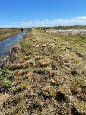 Sears RD, Labelle, FL 33935
