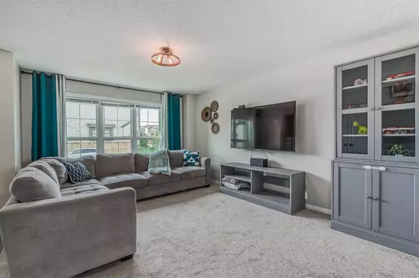 Calgary, AB T2Z 5A8,44 Copperpond Parade SE