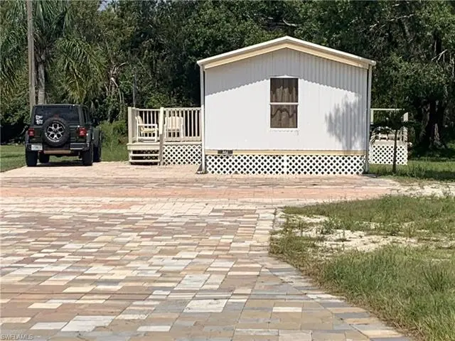8085 Bartholomew DR, North Fort Myers, FL 33917