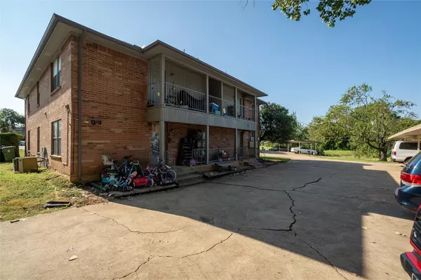 Hurst, TX 76053,816 Betty Court