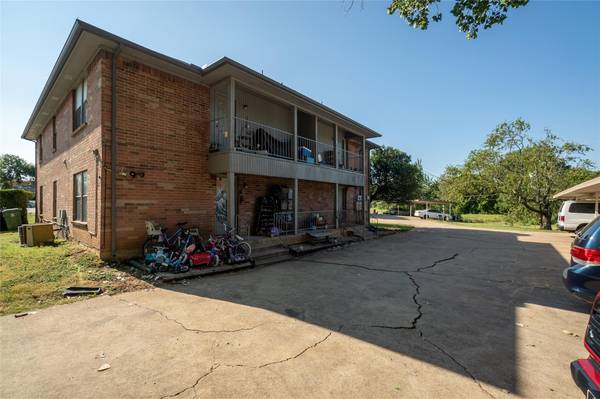 Hurst, TX 76053,816 Betty Court