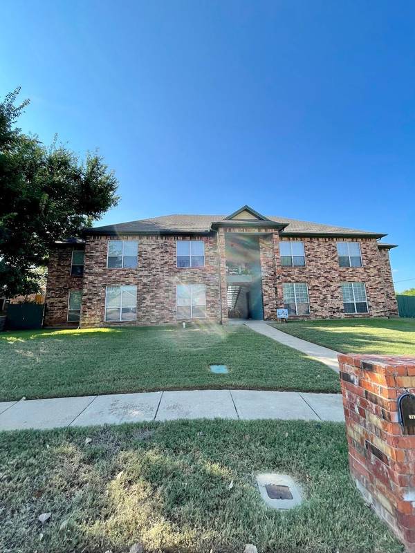 813 Betty Court, Hurst, TX 76053