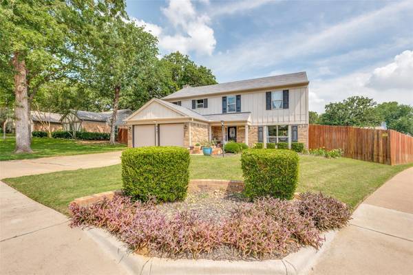 417 Knoll Wood Court, Euless, TX 76039