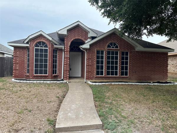 1423 Ross Drive, Lewisville, TX 75067