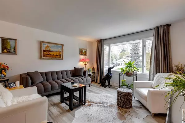 Calgary, AB T2J 1Y8,10507 Mapleridge CRES SE