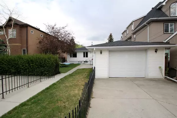 Calgary, AB T2N2X8,527 34 ST NW