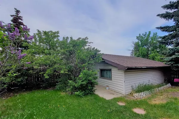 Calgary, AB T3K 1X5,15 Beaconsfield Close NW