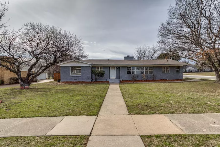 649 Hinton Street, Grand Prairie, TX 75050