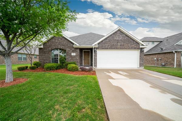 8319 Macgregor Drive, Arlington, TX 76002