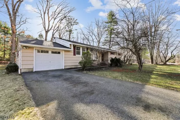 38 Newland Dr, West Milford Twp., NJ 07438