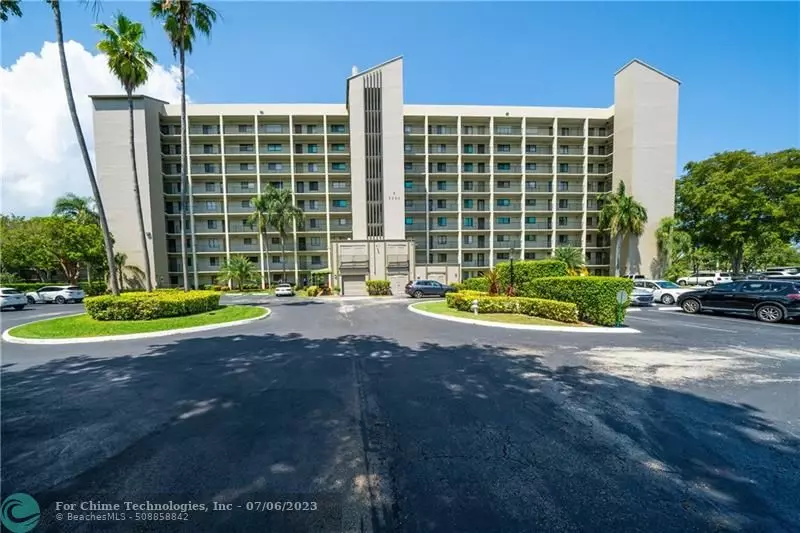 2205 S Cypress Bend Dr  #202, Pompano Beach, FL 33069