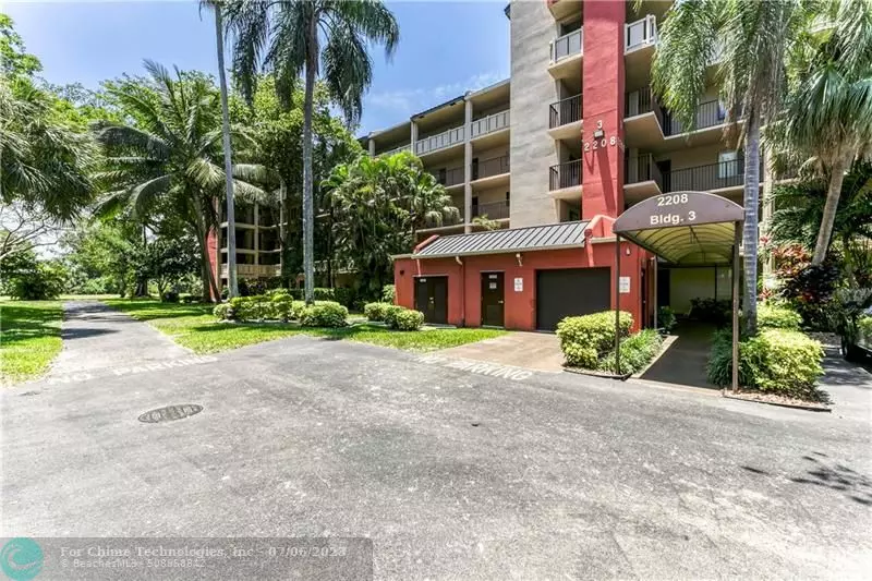 2208 S Cypress Bend Dr  #302, Pompano Beach, FL 33069