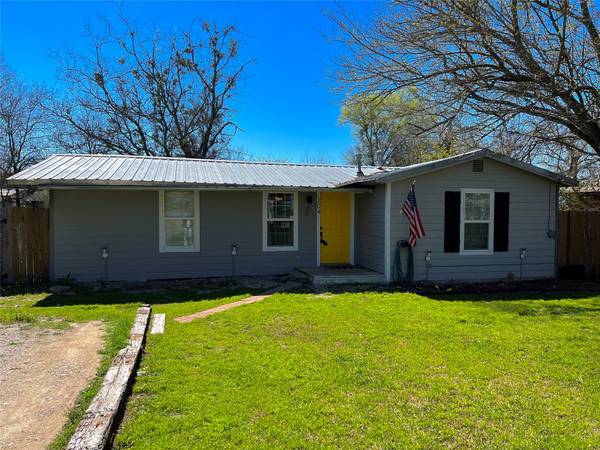 204 E Godley Avenue, Godley, TX 76044